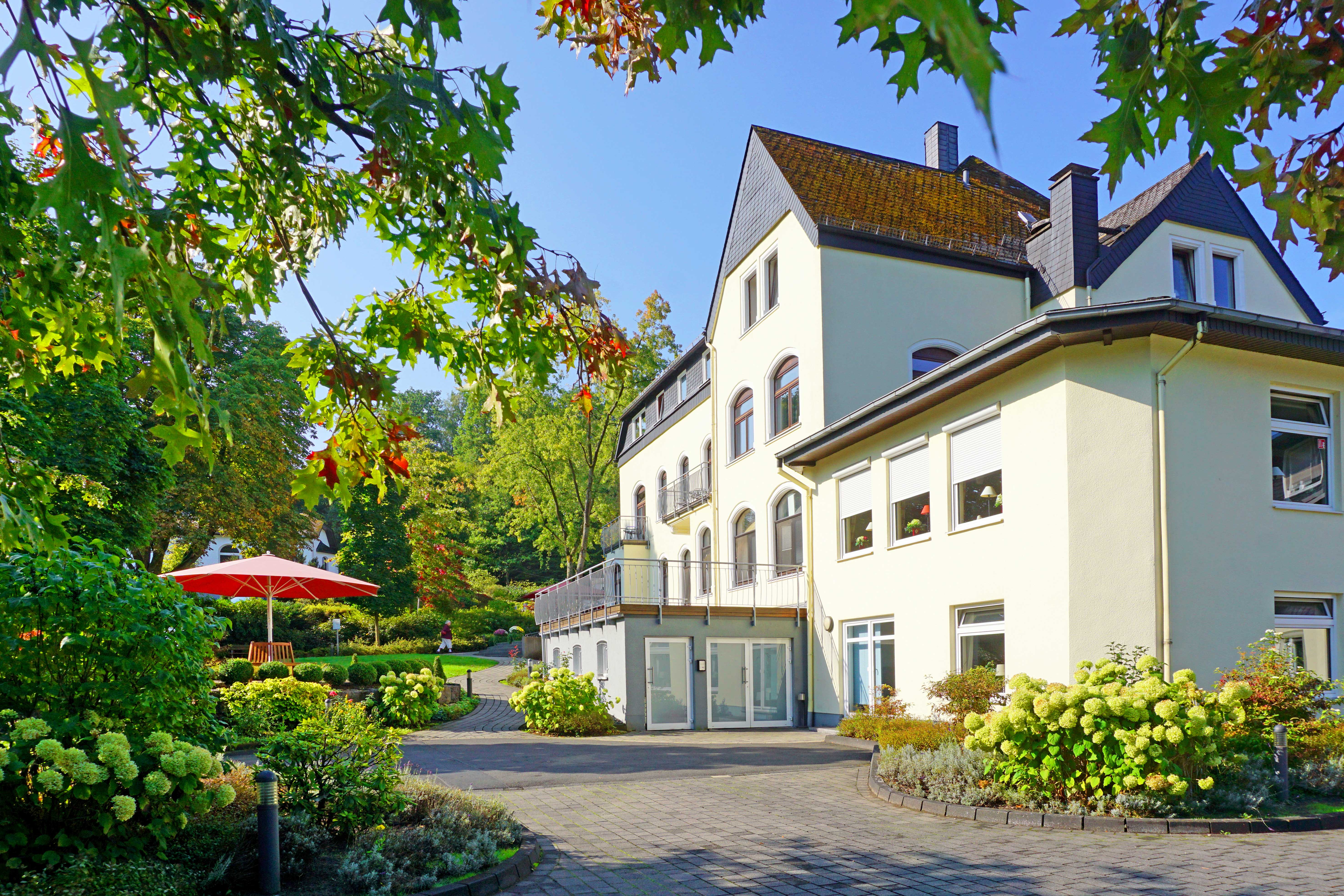 Blick auf das Haupthaus Dorint Parkhotel Siegen