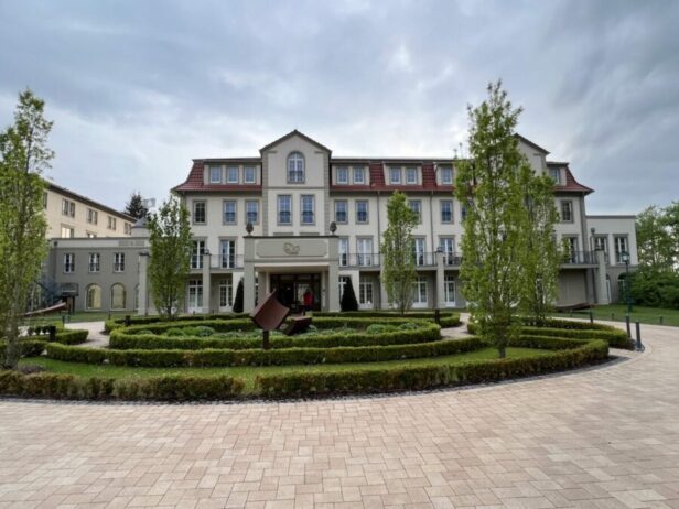 Außenansicht Haupthaus Naturresort Schindelbruch