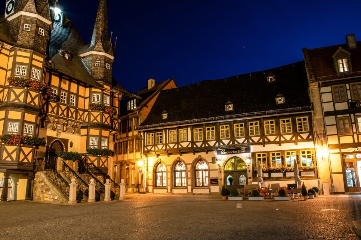 gothisches haus wernigerode hotel aussen blaue stunde ©marco wichert (2)