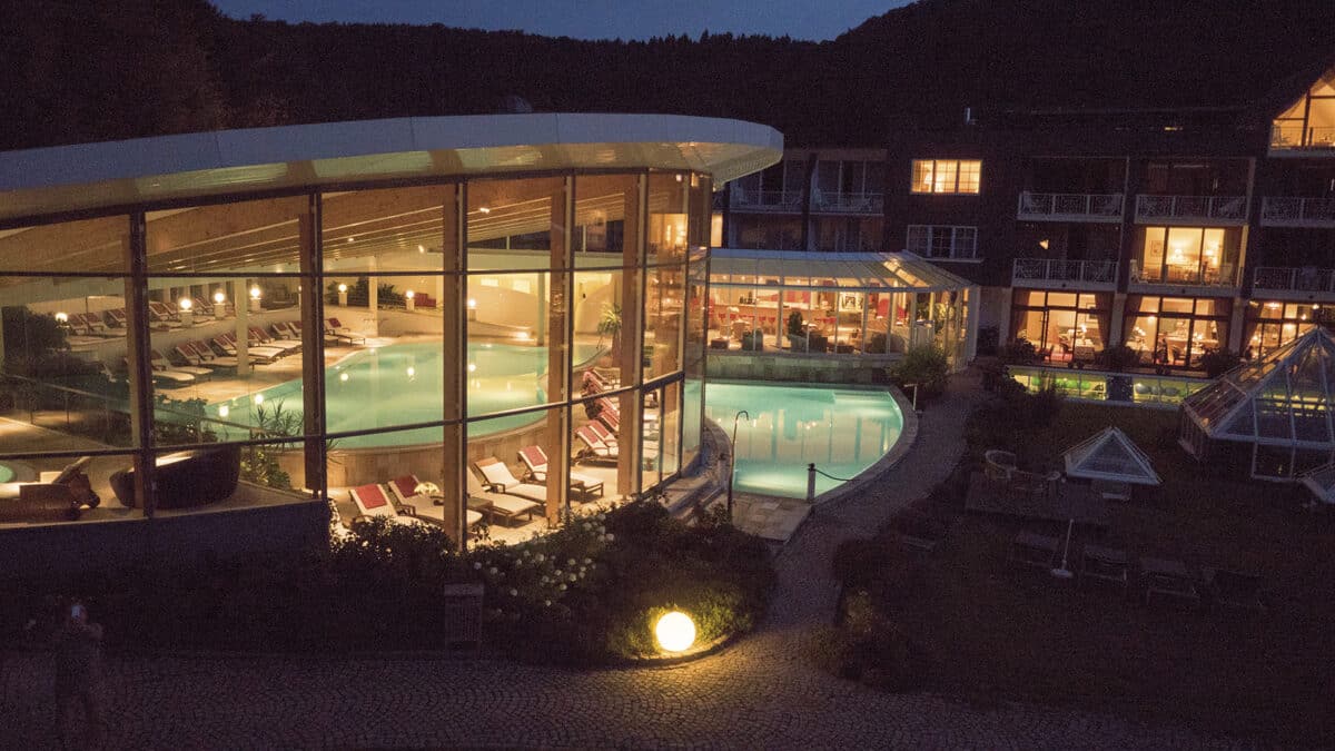 aussenbecken bei nacht ┬® romantik & wellnesshotel deimann