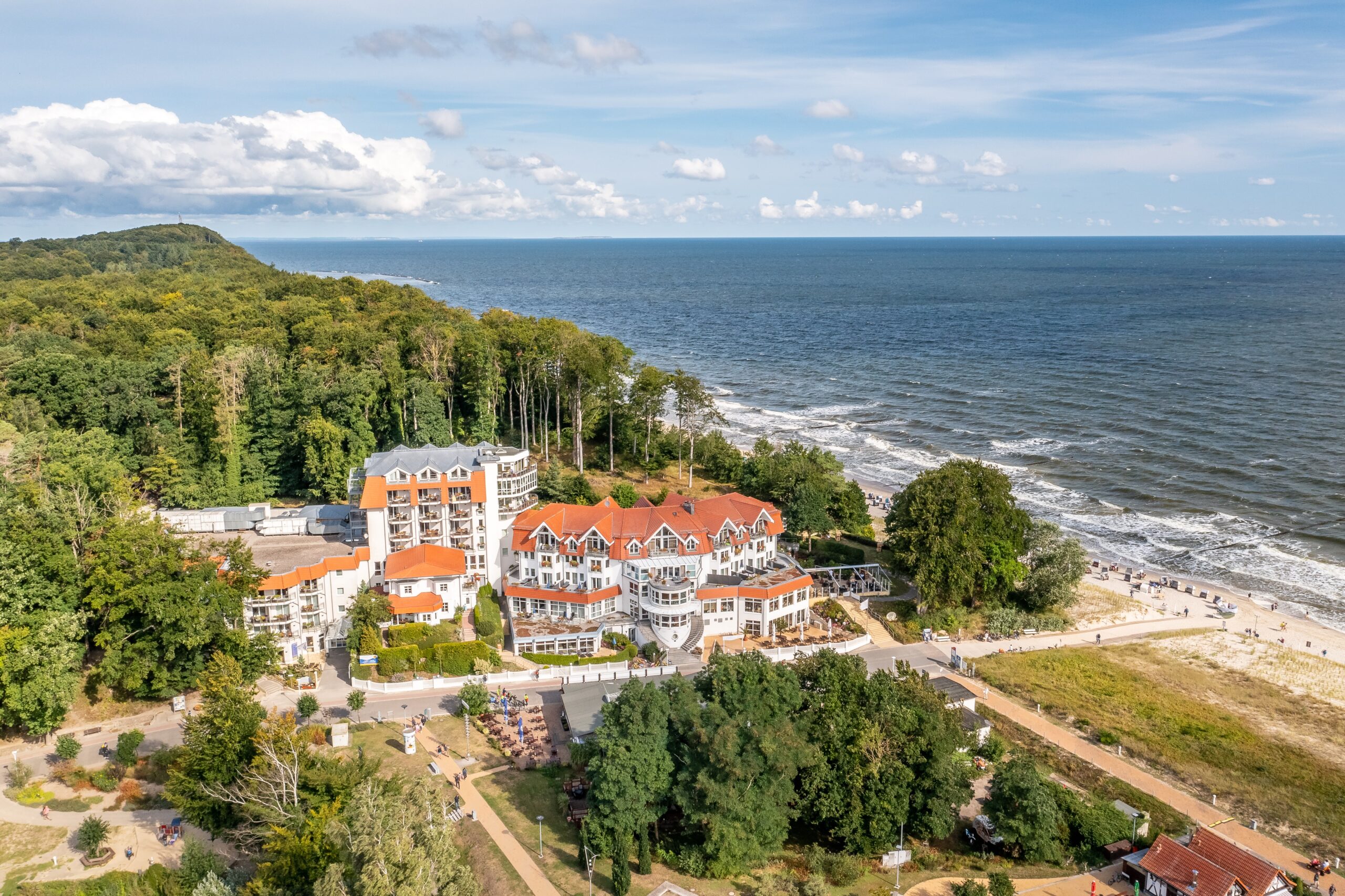 Blick auf das Strandhotel Seerose im Ostseebad Kölpinsee