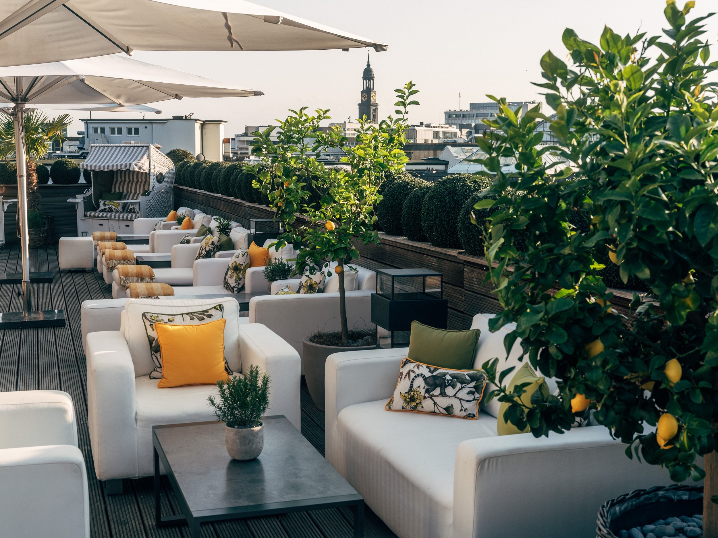 Die Jahreszeiten Terrasse mit spektakulärem Panoramablick auf Jungfernstieg und Ballindamm