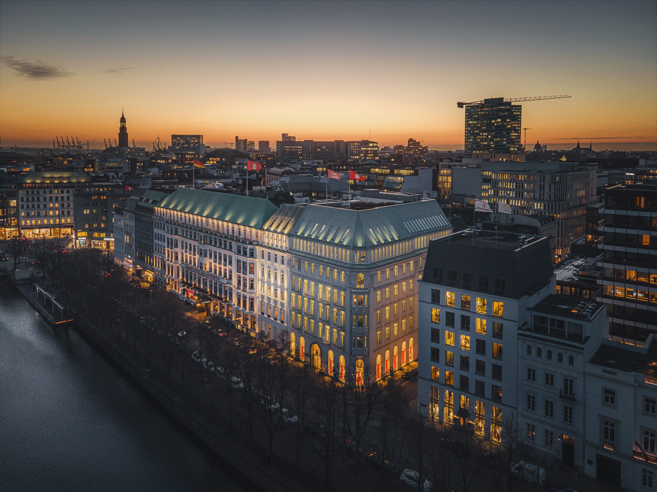 Außenansicht Hotel Vier Jahreszeiten Hamburg