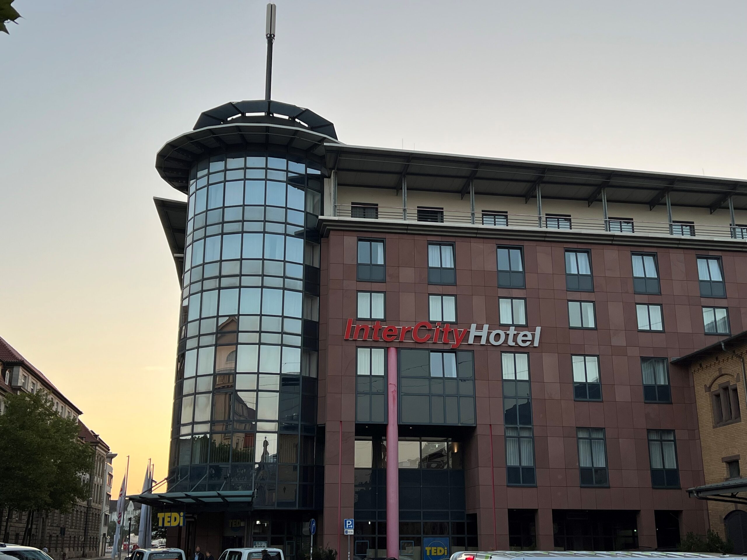 Blick vomm Bahnhof auf das IntercityHotel Erfurt