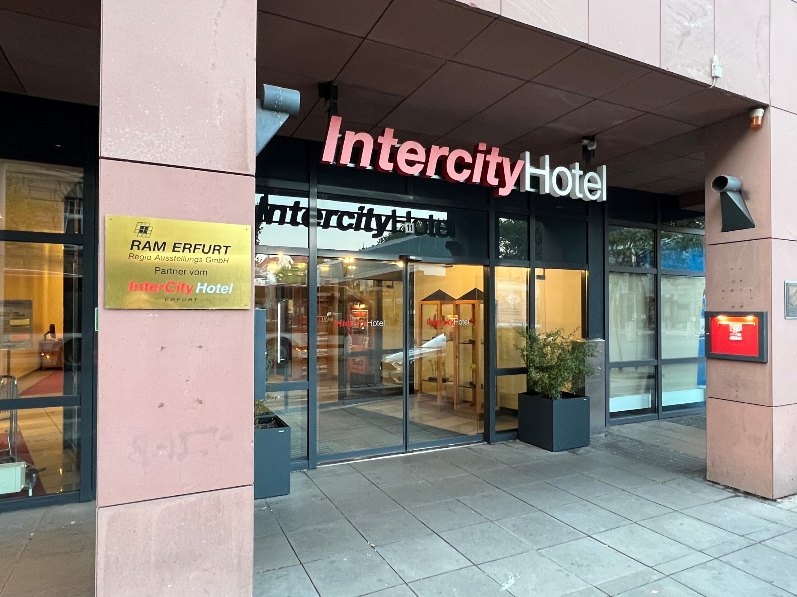 Eingang IntercityHotel Erfurt